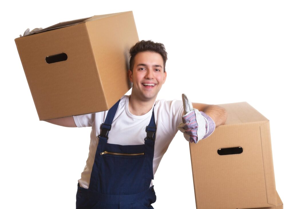 Freundlicher Mitarbeiter von Entrümpelung Eisenhammer trägt Umzugskarton in Erkrath